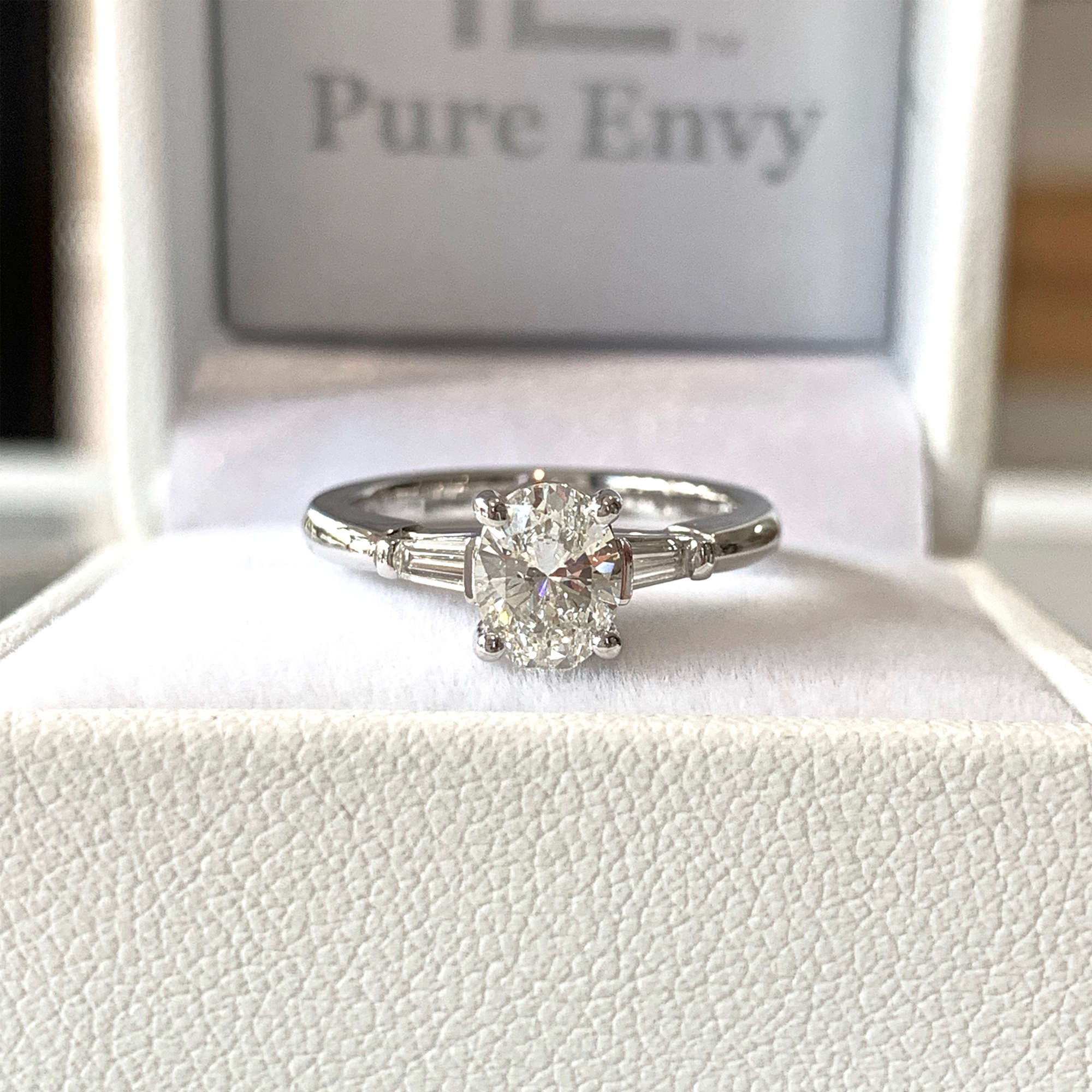 oval cut diamond engagement rings